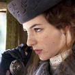 Louise Bourgoin au téléphone