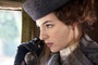 Louise Bourgoin au téléphone