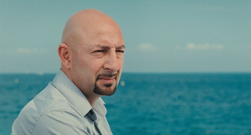 Kad Merad devant la mer