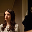 emma roberts et le tueur derriere elle