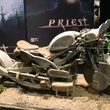 la moto de paul bettany