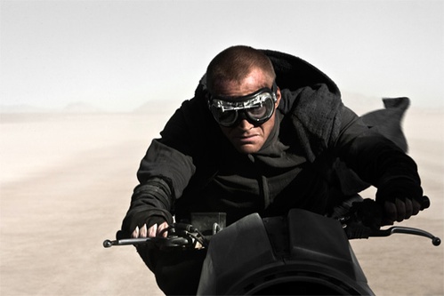 paul bettany a moto
