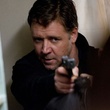 russell crowe arme a la main