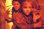 sigourney-weaver-et-carrie-henn-fuyant-jpg