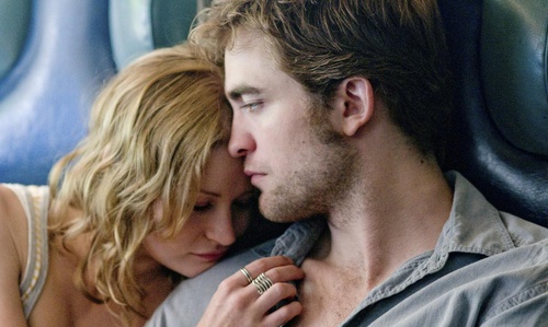 emilie de ravin dans les bras de robert pattinson