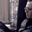 gary oldman lisant un livre