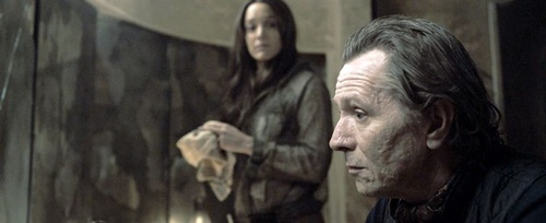 jennifer beals au fond gary oldman devant