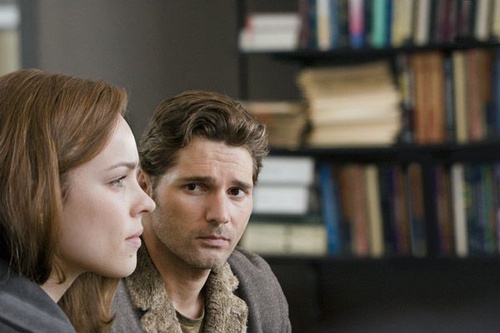 eric bana regardant rachel mcadams