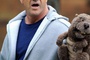 mel gibson montrant sa peluche