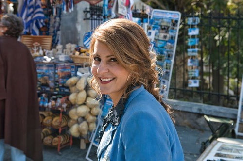 Nia Vardalos sourit