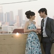zooey deschanel et joseph gordon levitt sur un balcon
