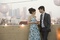 zooey deschanel et joseph gordon levitt sur un balcon