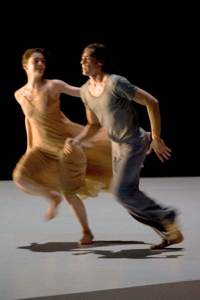 deux danseurs modernes