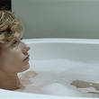 Cécile de France dans la baignoire