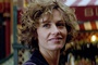 Cécile de France sourit