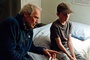 Clint Eastwood sur le lit