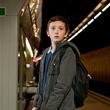 George McLaren porte un sac à dos