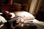 Matt Damon allongé sur le lit
