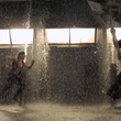 ali larter en plein combat