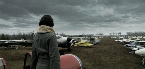 milla devant un a  roport