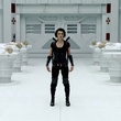 milla jovovich dans un laboratoire
