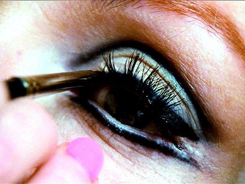 un oeil maquill  