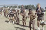 matt damon et son   quipe jouant avec des enfants