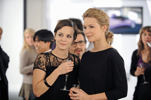 Virginie Efira à un cocktail