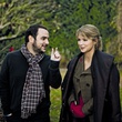 Virginie Efira et François-Xavier Demaison dans le jardin