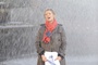 Virginie Efira sous la pluie