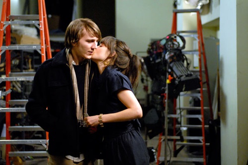 paul bano embrass   par zooey deschanel