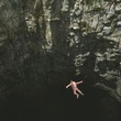Saut dans la grotte