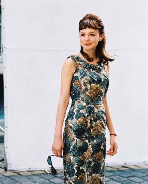 carey mulligan posant devant l objectif