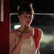 carey mulligan verre a la main