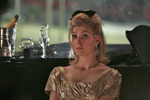 rosamund pike triste