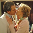 jeff goldblum embrassant une femme