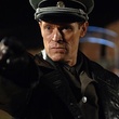 willem dafoe en uniforme