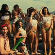 les filles animant la fete