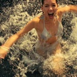 une fille a l eau