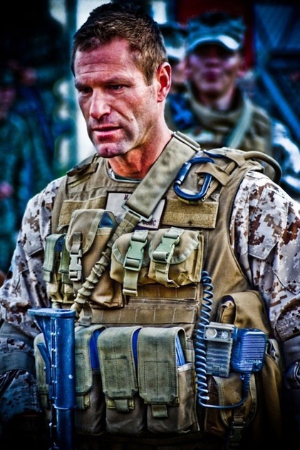 aaron eckhart en soldat