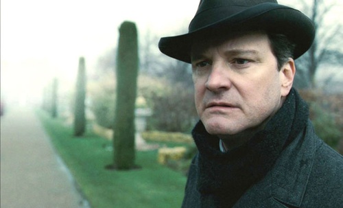Colin Firth porte un chapeau