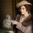 Helena Bonham Carter se sert du thé