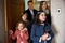 peter sarsgaard vera farmiga et isabelle fuhrman devant