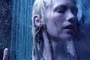 January Jones sous la douche