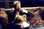 richard gere et hatchi mangeant des pop corn
