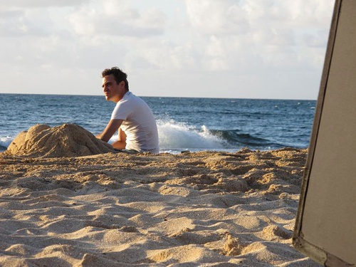 joaquin-phoenix-a-la-plage-jpg