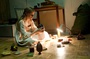 chloe moretz faisant des casse tete chinois