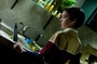 kodi smit mcphee tenant un couteau