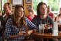 shailene-woodley-au-cafe-dans-the-descendants-jpg