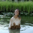 keira-dans-une-marre-jpg